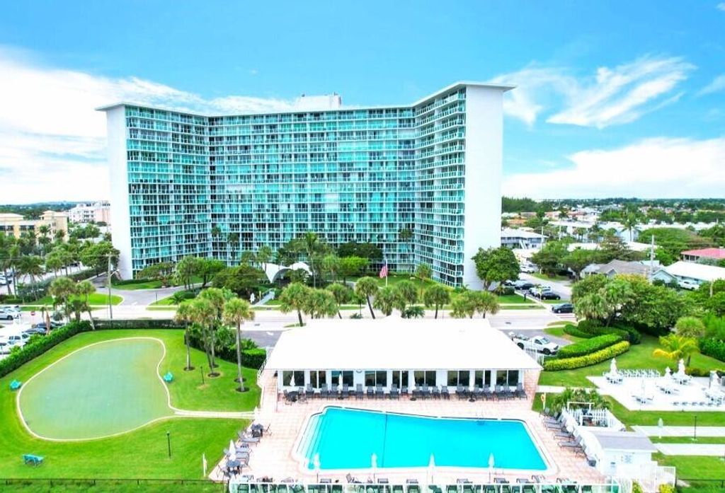 Photo of 333 NE 21st Avenue #718, Deerfield Beach, FL 33441 (MLS # R11016472)