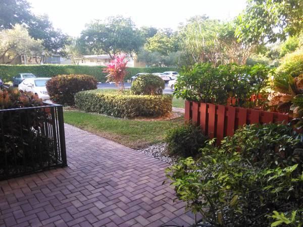 PALM LAKES - Residential Lease