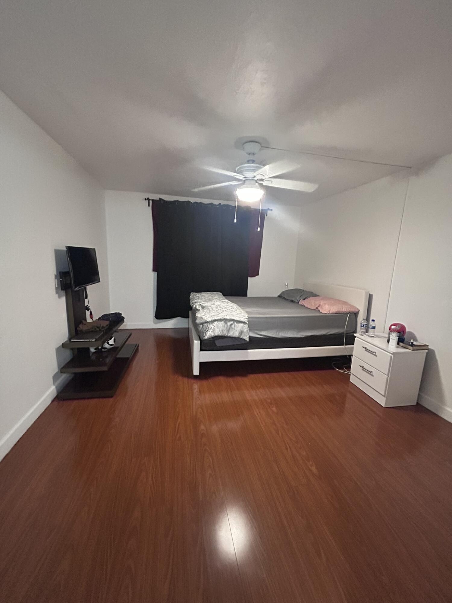 OMEGA CONDO NO 4 - Residential