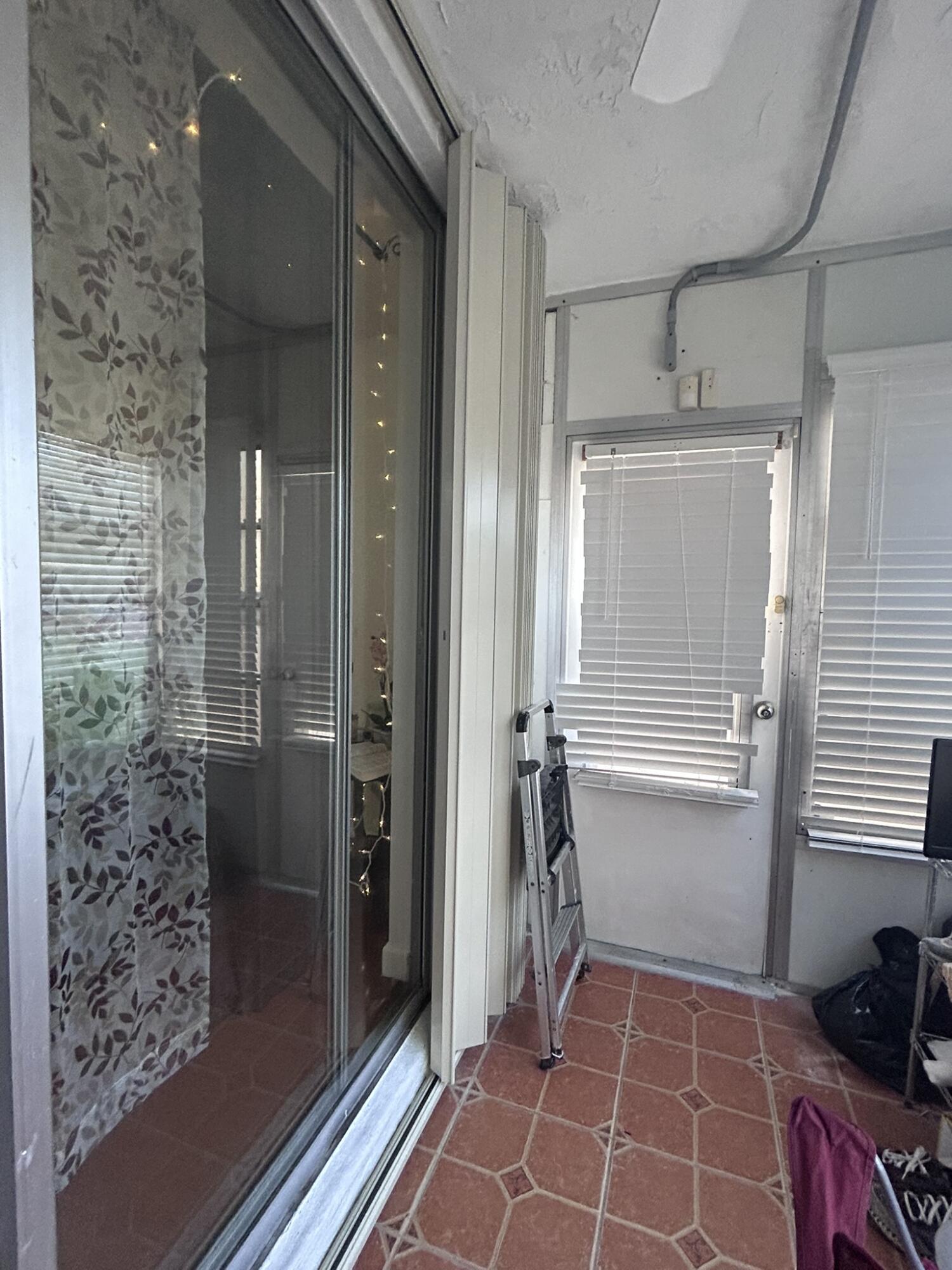 OMEGA CONDO NO 4 - Residential