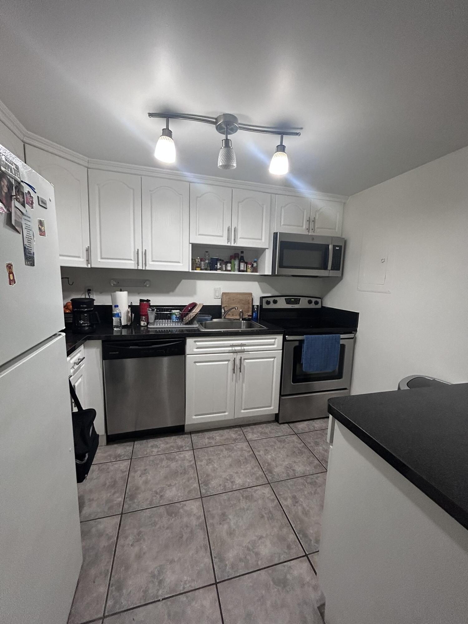 OMEGA CONDO NO 4 - Residential
