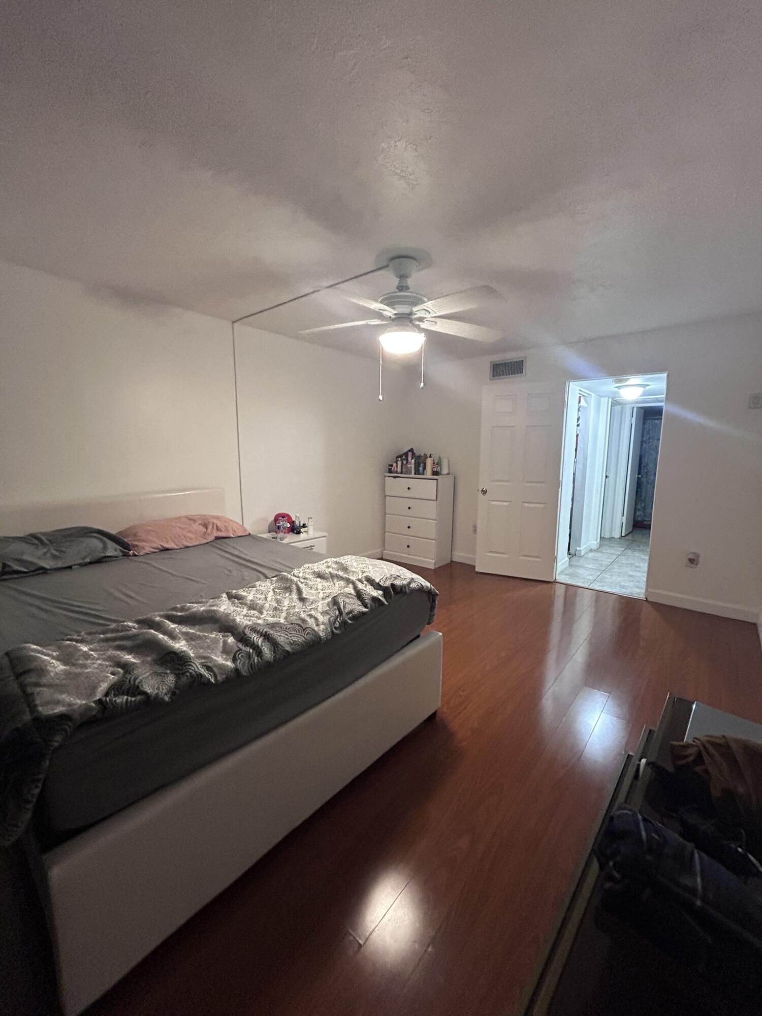 OMEGA CONDO NO 4 - Residential