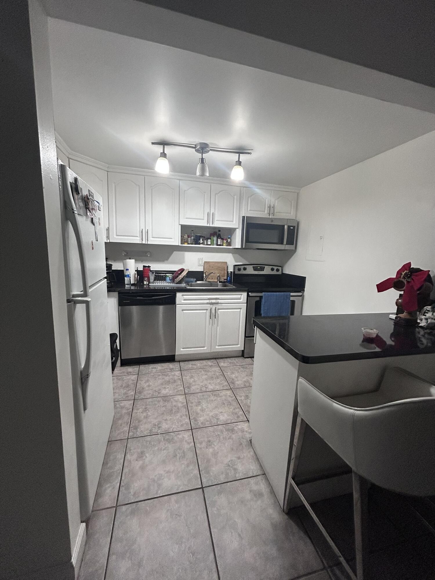 OMEGA CONDO NO 4 - Residential