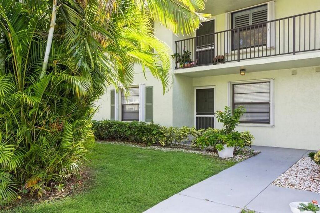 Photo of 701 Sabal Ridge Cir #C, Palm Beach Gardens, FL 33418 (MLS # R11082835)