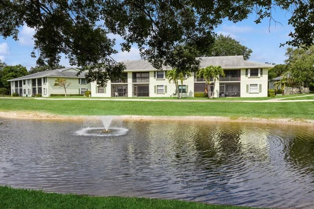 Photo of 701 Sabal Ridge Cir #C, Palm Beach Gardens, FL 33418 (MLS # R11082835)