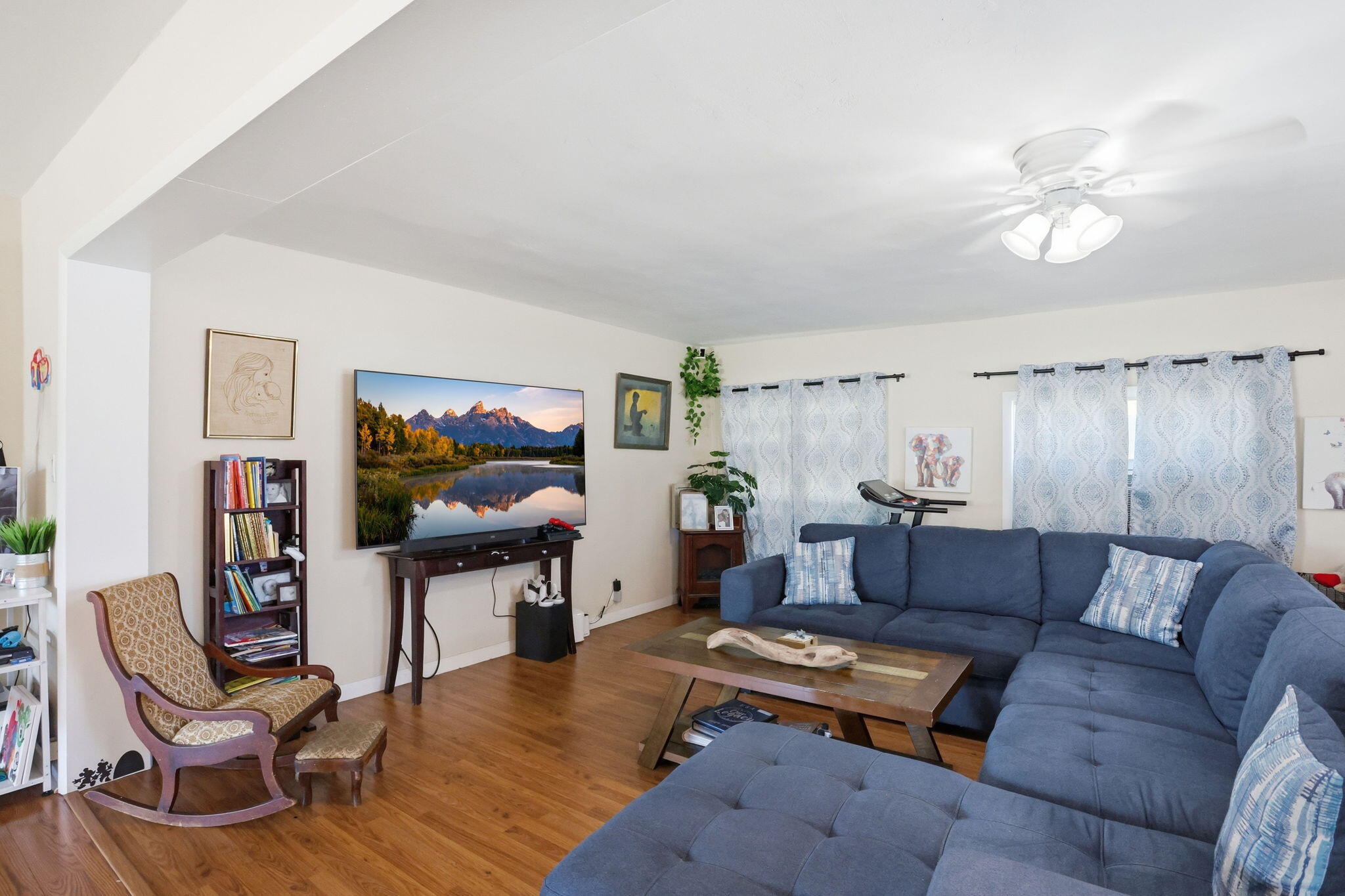 IMPERIAL POINT 1 SEC - Residential