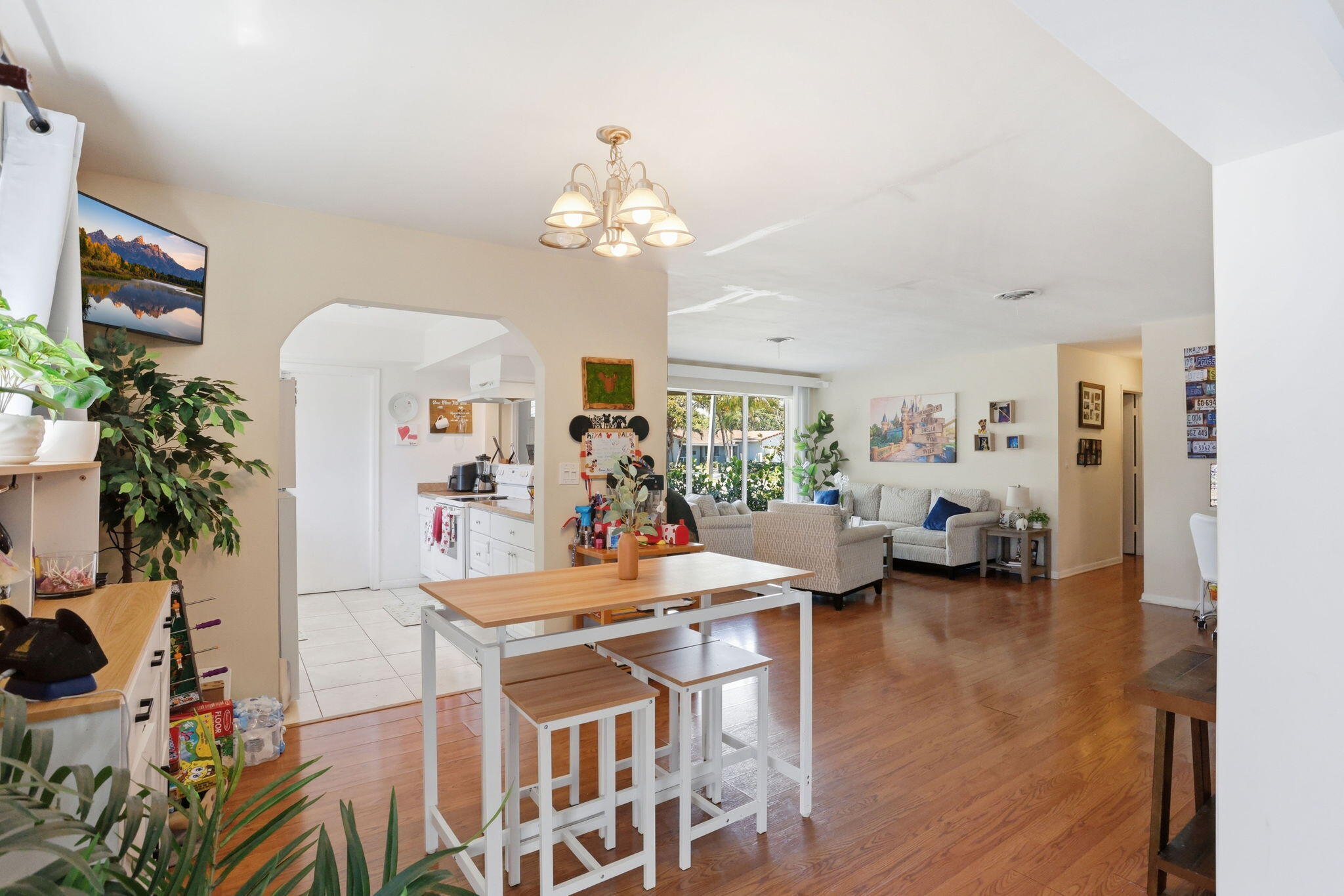 IMPERIAL POINT 1 SEC - Residential