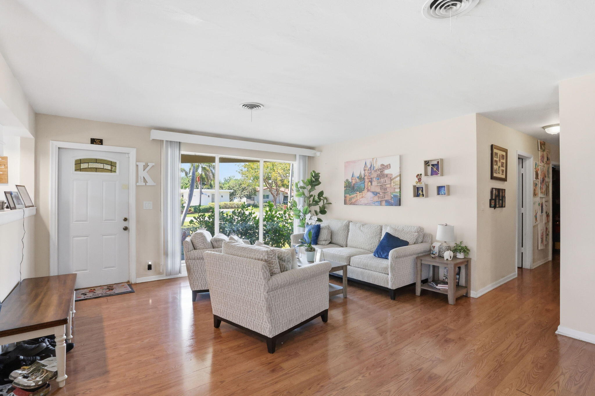 IMPERIAL POINT 1 SEC - Residential