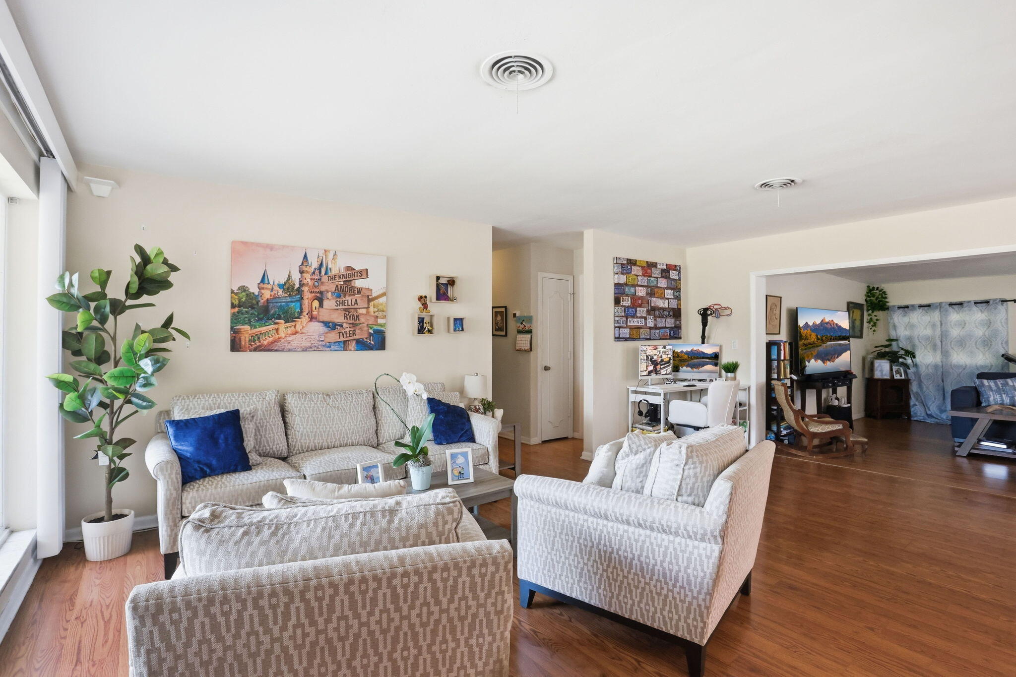 IMPERIAL POINT 1 SEC - Residential