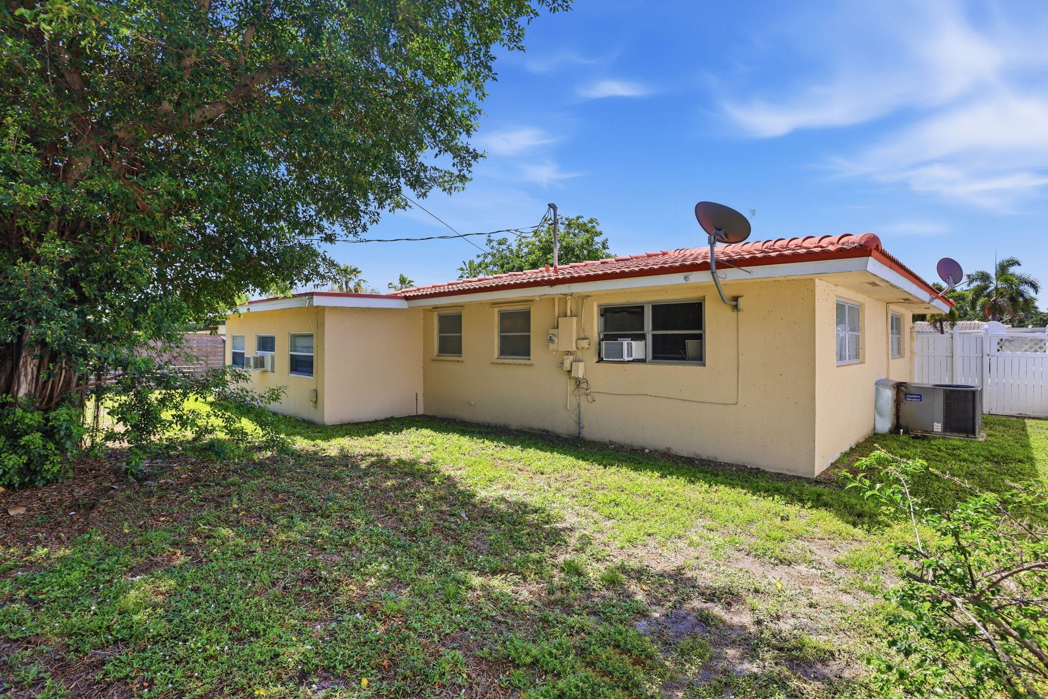 IMPERIAL POINT 1 SEC - Residential