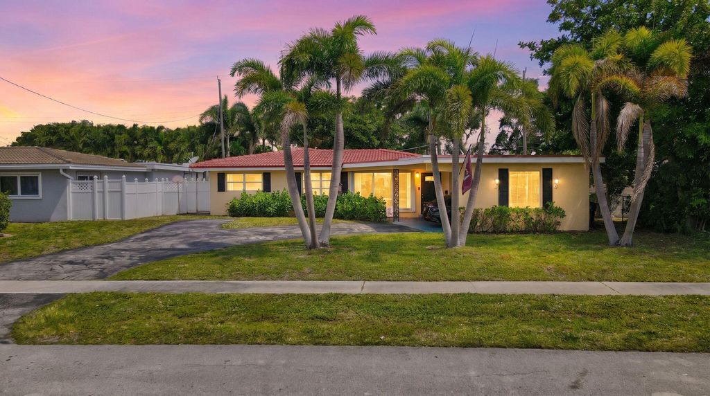 Photo of 2169 NE 62nd Court, Fort Lauderdale, FL 33308 (MLS # B26026068)