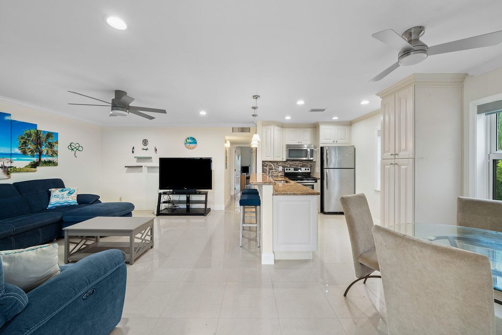 Photo of 334 Burgundy G, Delray Beach, FL 33484 (MLS # B26034286)