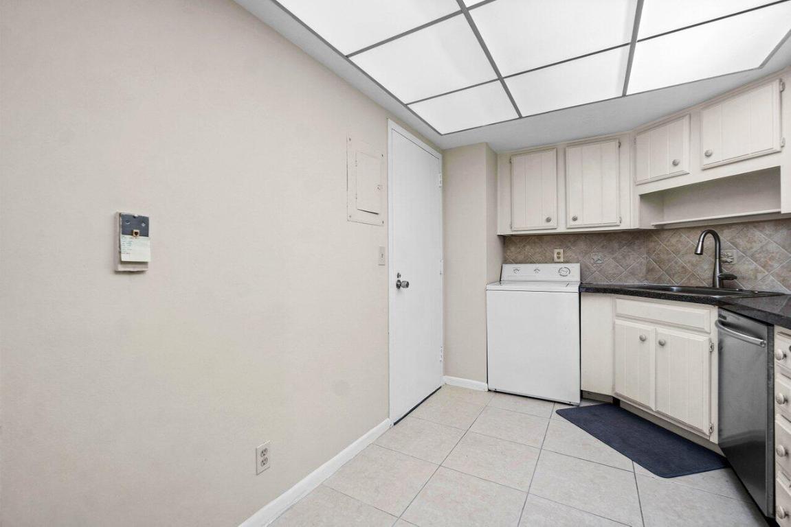 LANDS OF THE PRESIDENT CONDO 3 - Residential