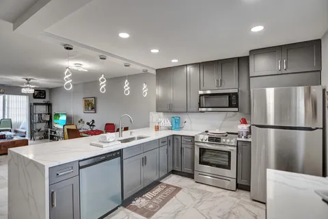 130 NE 26th Avenue Unit 3070, Boynton Beach, FL MLS: R11072289
