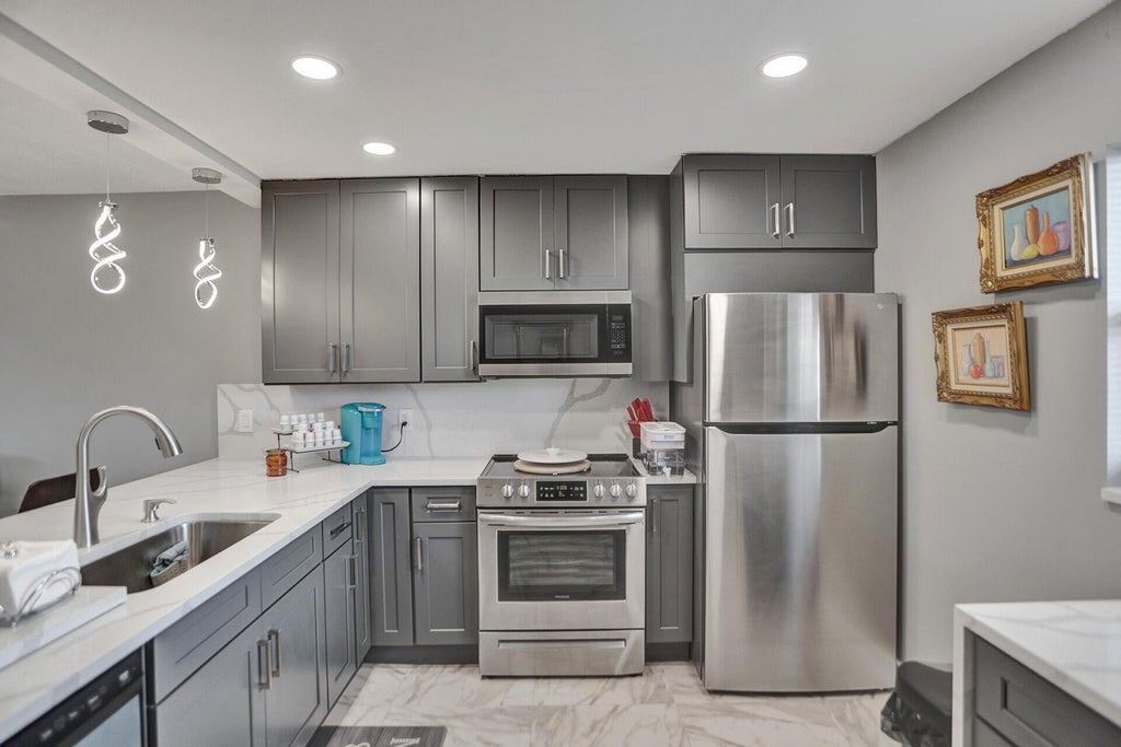 Photo of 130 NE 26th Avenue #3070, Boynton Beach, FL 33435 (MLS # R11072289)