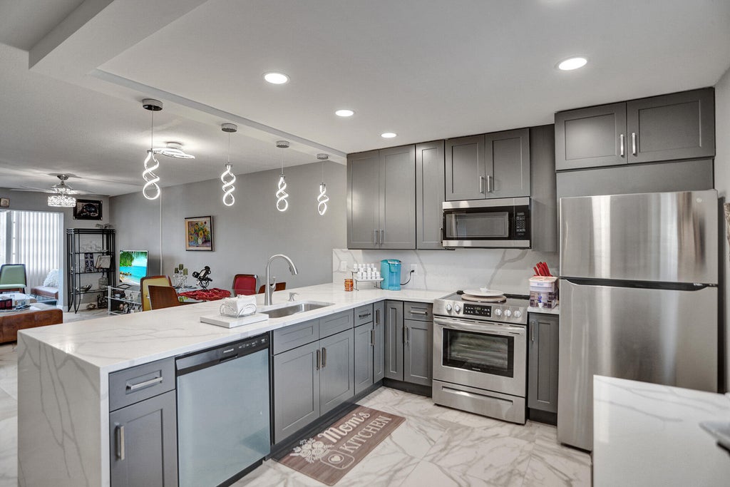 Photo of 130 NE 26th Avenue #3070, Boynton Beach, FL 33435 (MLS # R11072289)