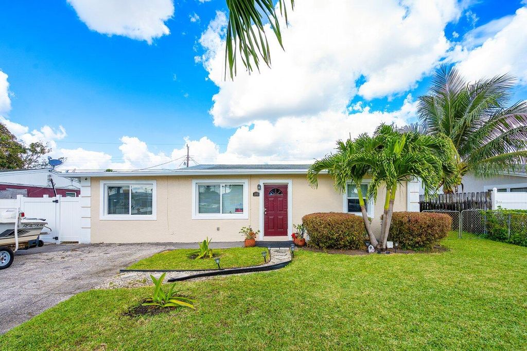 Photo of 3018 Giuliano Avenue, Lake Worth, FL 33461 (MLS # R10956709)