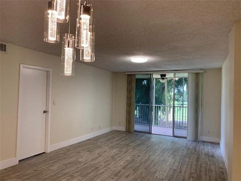 Tiny photo for 250 Jacaranda Drive #203, Plantation, FL 33324 (MLS # F10551881)