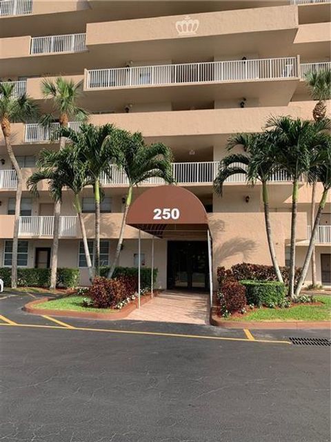 Tiny photo for 250 Jacaranda Drive #203, Plantation, FL 33324 (MLS # F10551881)