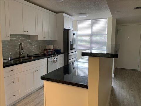 Tiny photo for 250 Jacaranda Drive #203, Plantation, FL 33324 (MLS # F10551881)