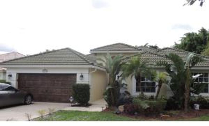 Need a seasonal rental? This beautifully furnished pool/spa home in Whitehorse Estates community has everything you need to live in style!  4BR/2.5BA 1-level. Lovely view of the heated pool/spa and beautiful landscape, close to equestrian facilities, polo, shopping, restaurants, Wellington Green Mall, short drive to turnpike. Bright kitchen has stainless steel appliances and granite counters. Modern decor throughout the house. Great Master Suite has 2 walk-in closets, master bath has separate Roman tub and shower. Tile flooring and carpet in bedrooms. Available 12/01/2015 until the end of equestrian season. Corner lot, tons of privacy!