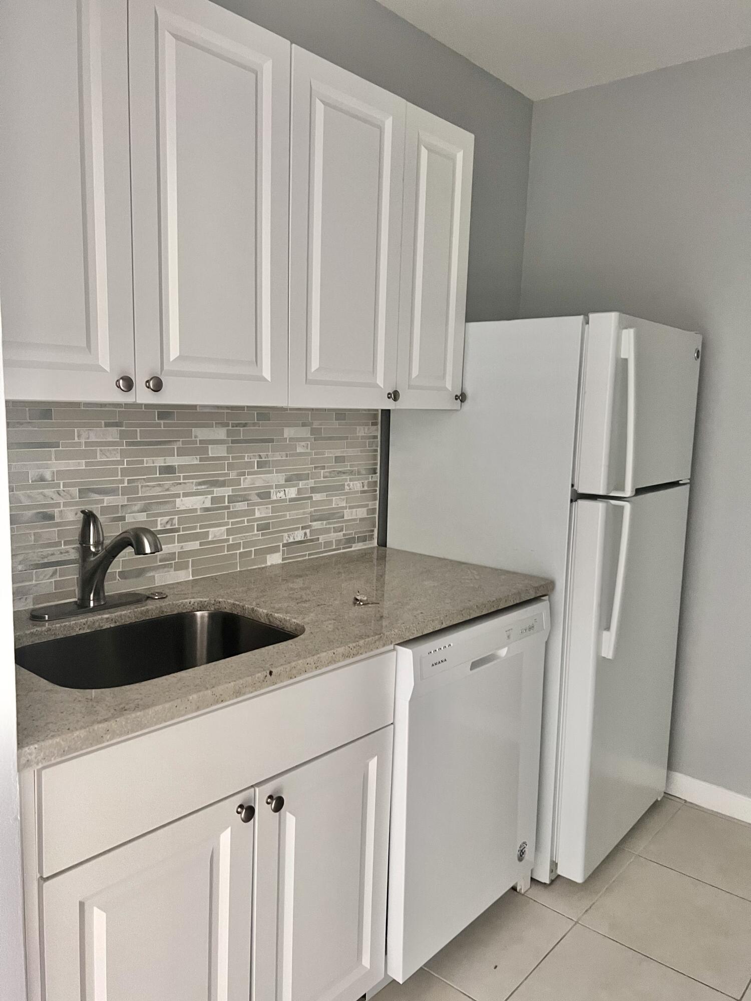 FAIRFIELD APTS CONDO - Residential Lease