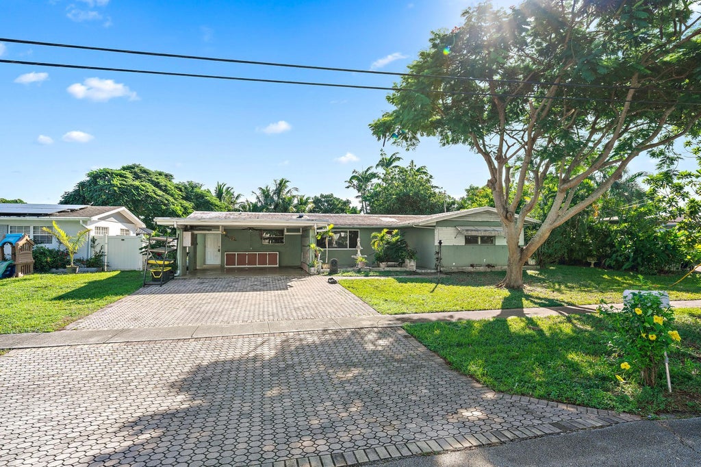 Photo of 216 TAM O SHANTER Drive, Palm Springs, FL 33461 (MLS # B26088883)
