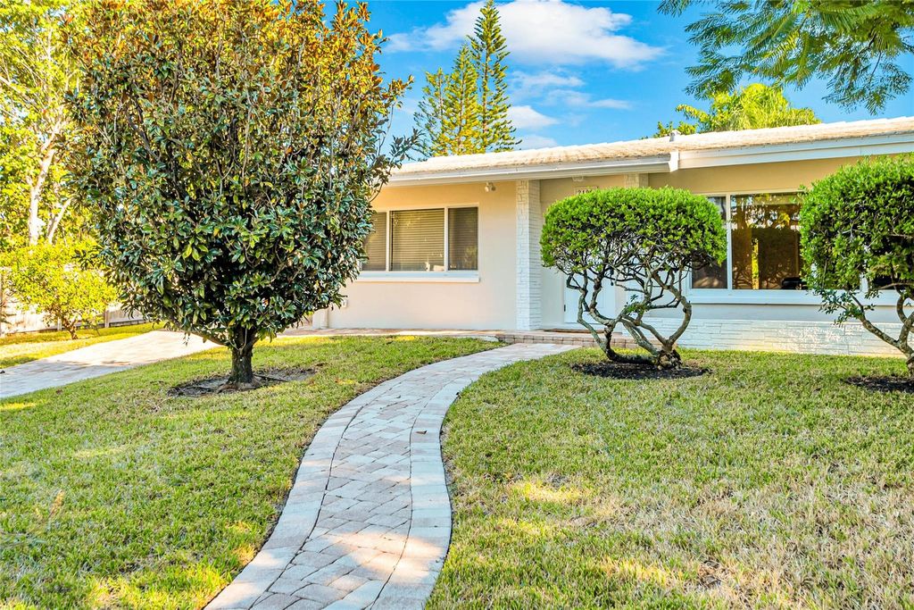 Photo of 2100 Manatee Drive, Fort Lauderdale, FL 33316 (MLS # F10533875)