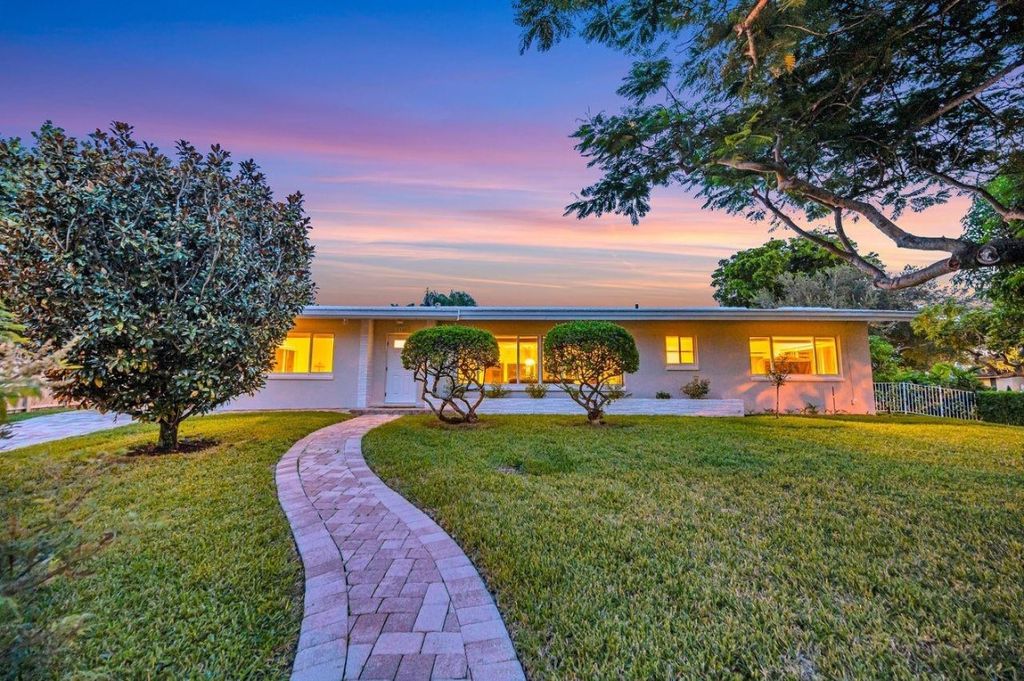 Photo of 2100 Manatee Drive, Fort Lauderdale, FL 33316 (MLS # F10533875)