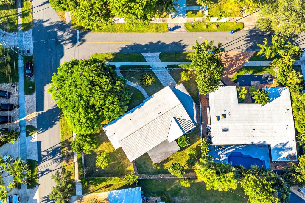 Photo of 2100 Manatee Dr, Fort Lauderdale, FL 33316 (MLS # F10533875)