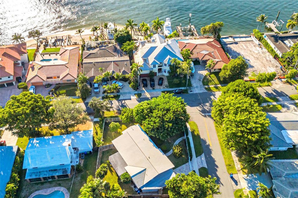 Photo of 2100 Manatee Dr, Fort Lauderdale, FL 33316 (MLS # F10533875)