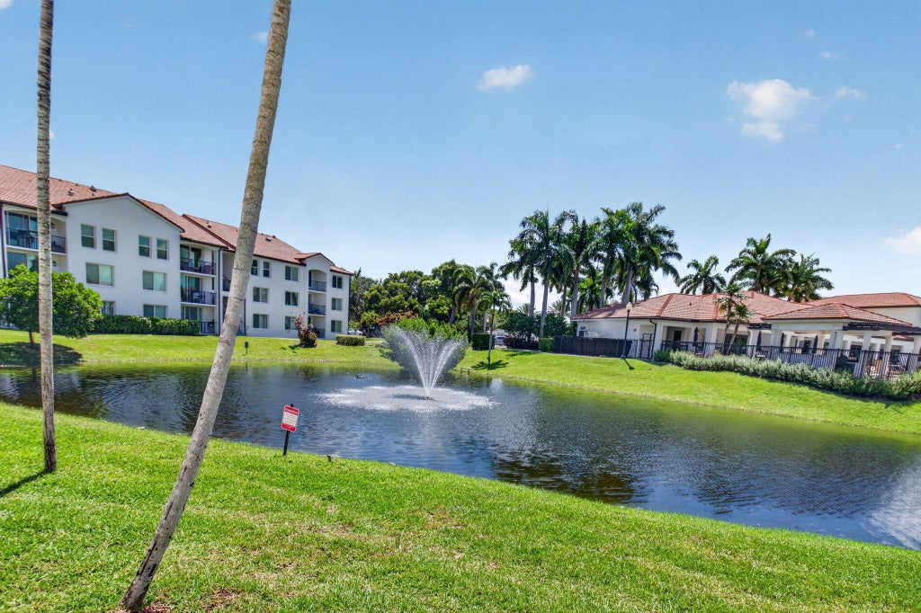 Photo of 417 Villa Circle, Boynton Beach, FL 33435 (MLS # B26080718)