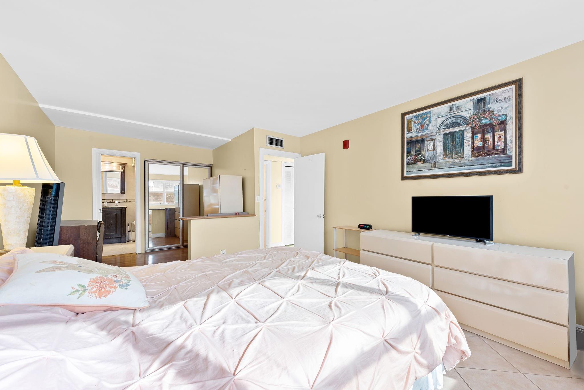 GOLDEN SAILS CONDO - Residential