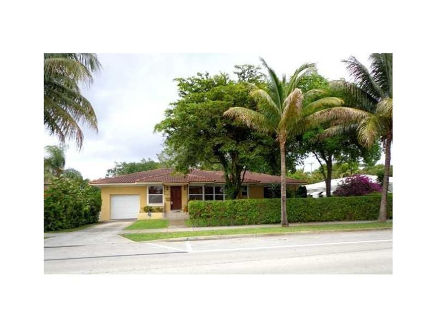 Totally updated home on double lot on historic Harrison St. Lushly landscaped yard fenced in rear with covered patio & playhouse. Wood, granite & stainless kitchen. Newer windows & French doors. 2 new baths with dark wood, granite, marble floors & walls.  Jacuzzi tub & double sinks in master bath. Laminate oak floors & crown molding thru-out, decorator lighting, window coverings & new solid raised panel doors. Walk to downtown cafes, shops & Arts Park, bike to beach.