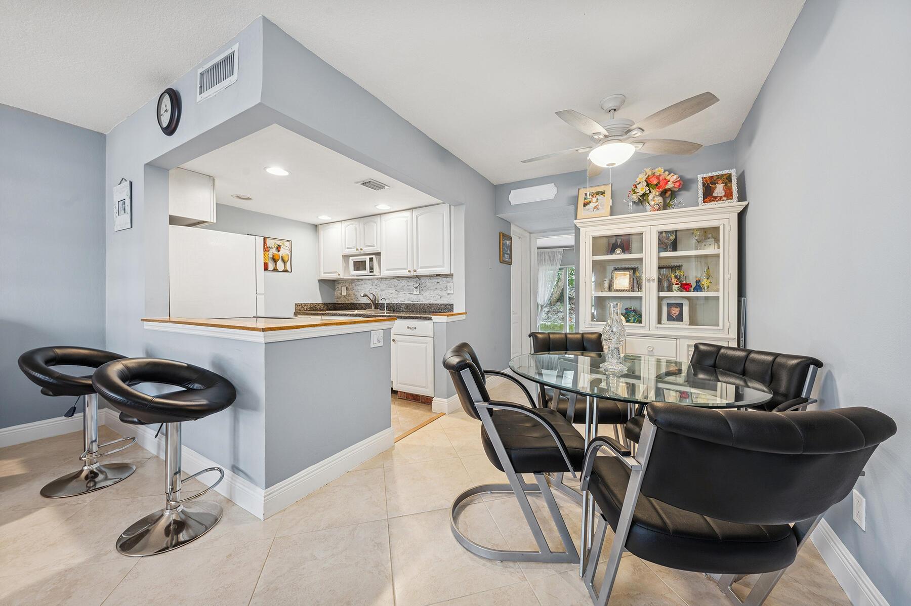 PALM BEACH WHITEHOUSE - Residential