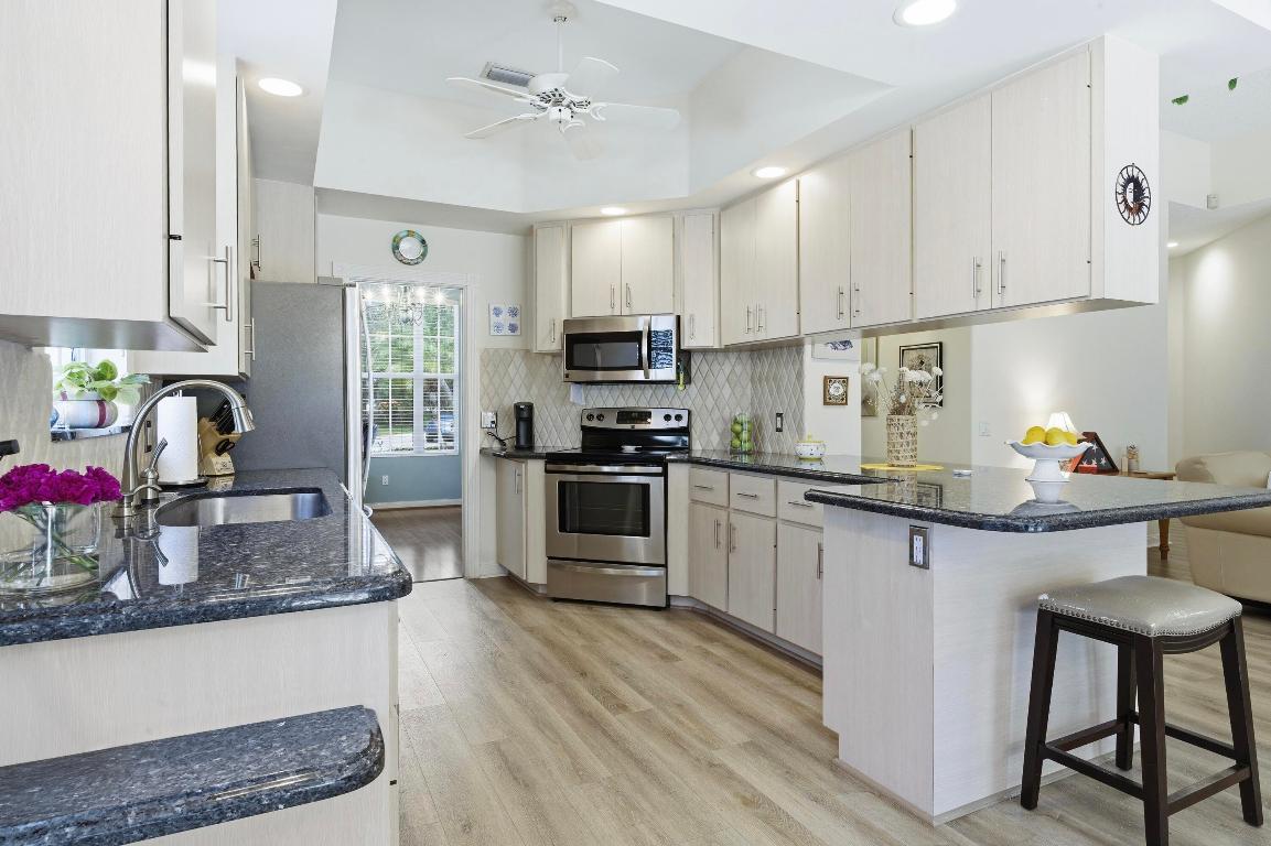 OAKS OAKS EAST 4 - Residential