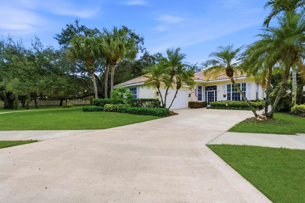 Photo of 325 Kelsey Park Circle, Palm Beach Gardens, FL 33410 (MLS # R11157373)