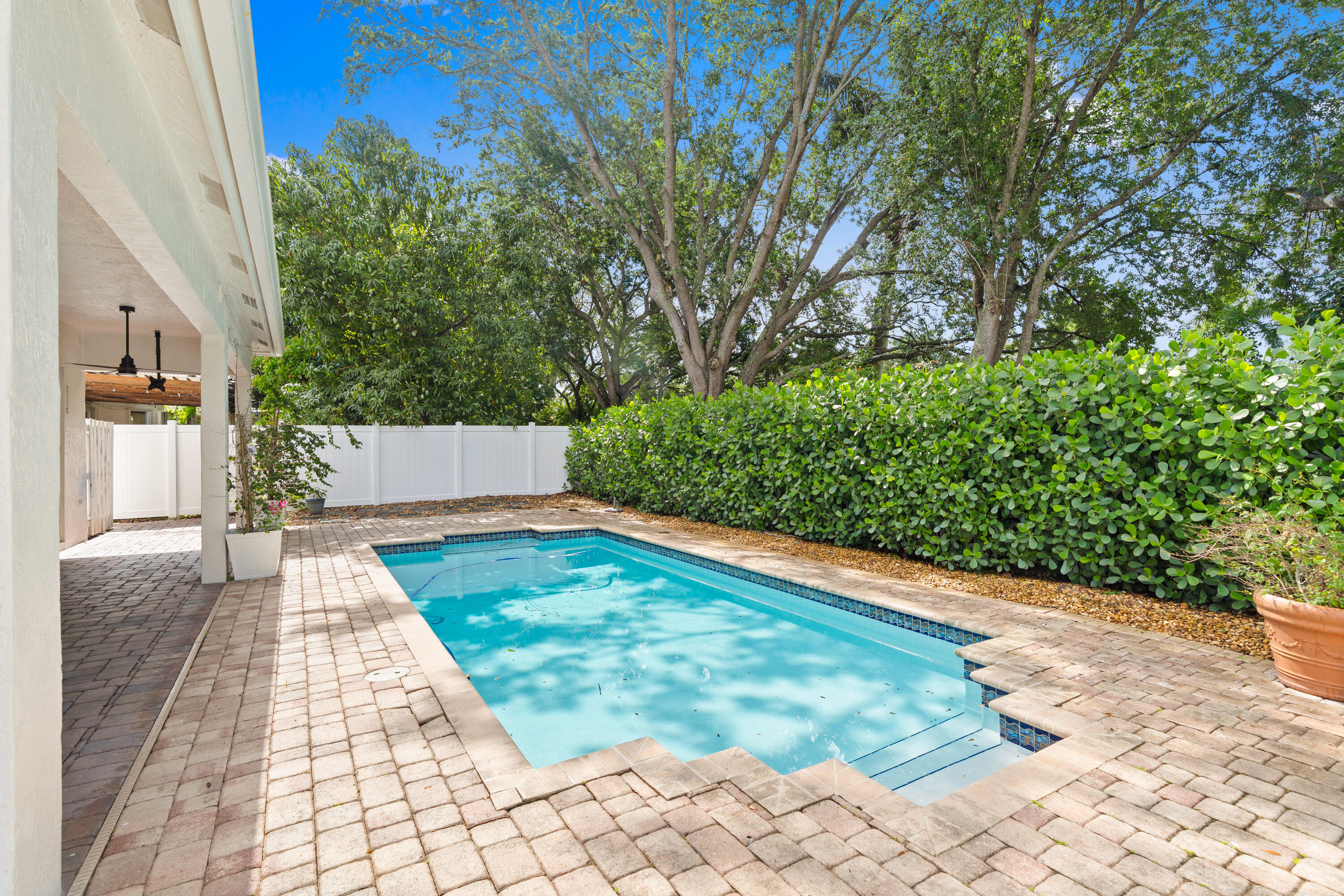 SUNSET LAKES PLAT TWO - Residential