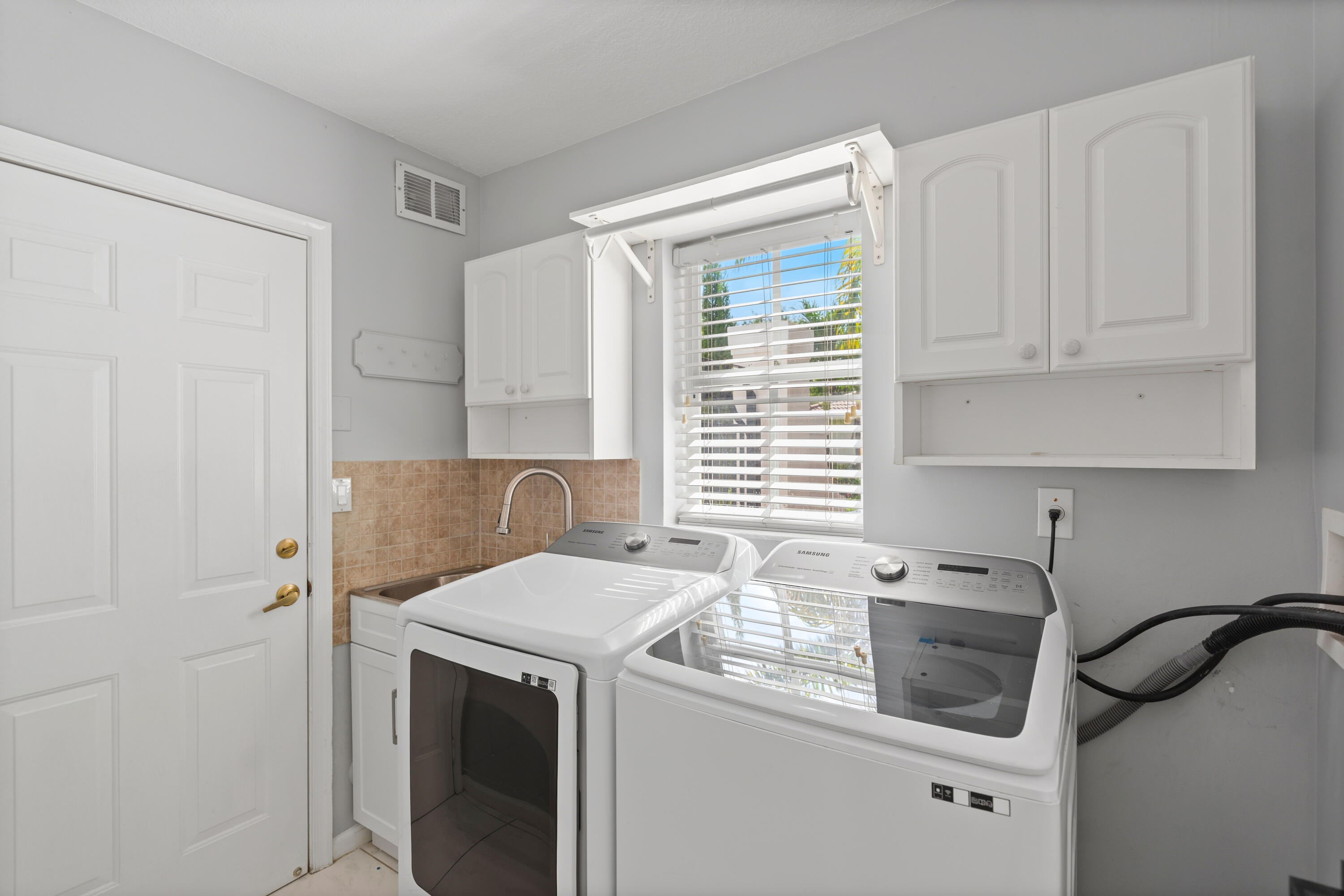 SUNSET LAKES PLAT TWO - Residential