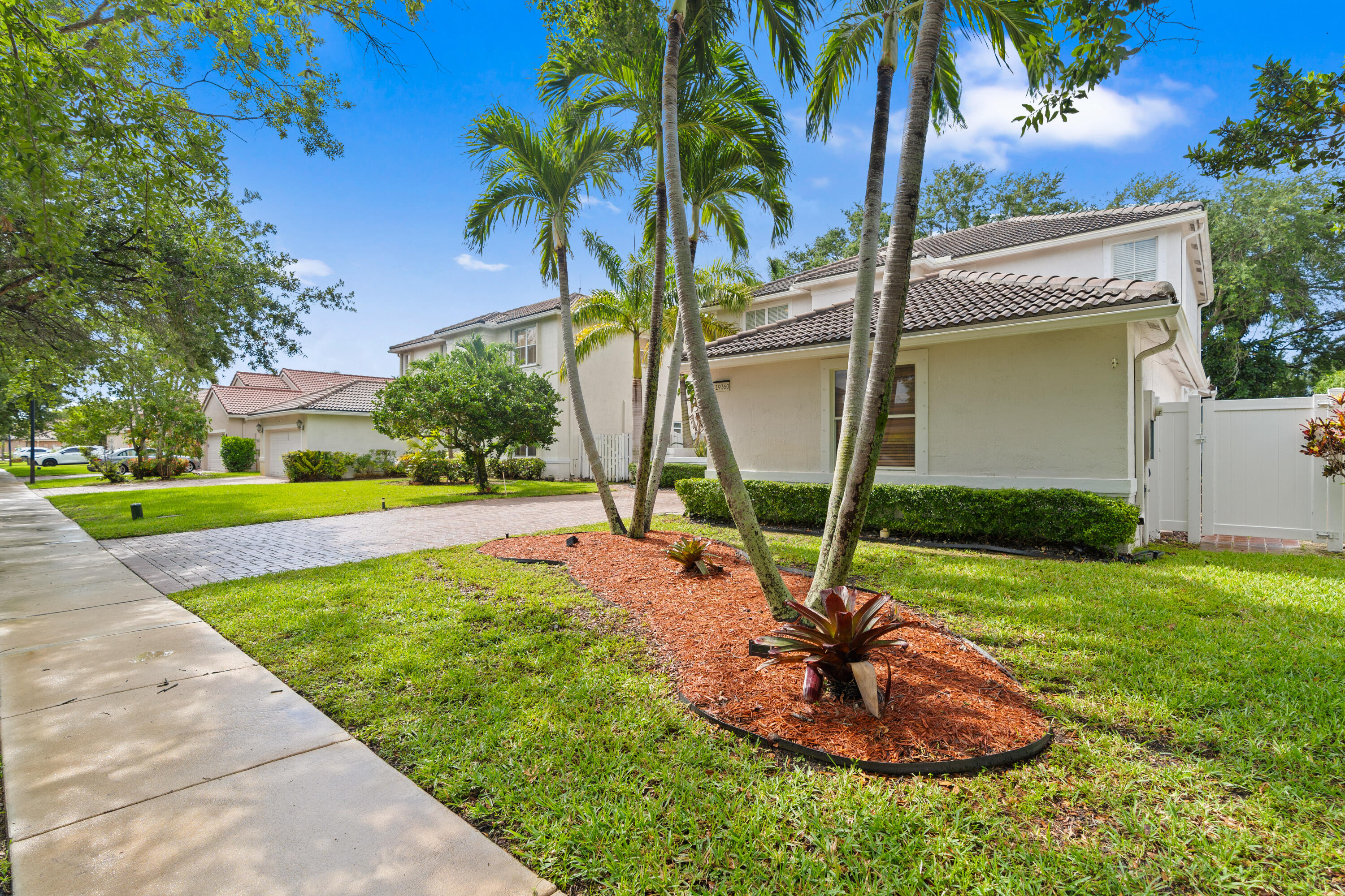SUNSET LAKES PLAT TWO - Residential