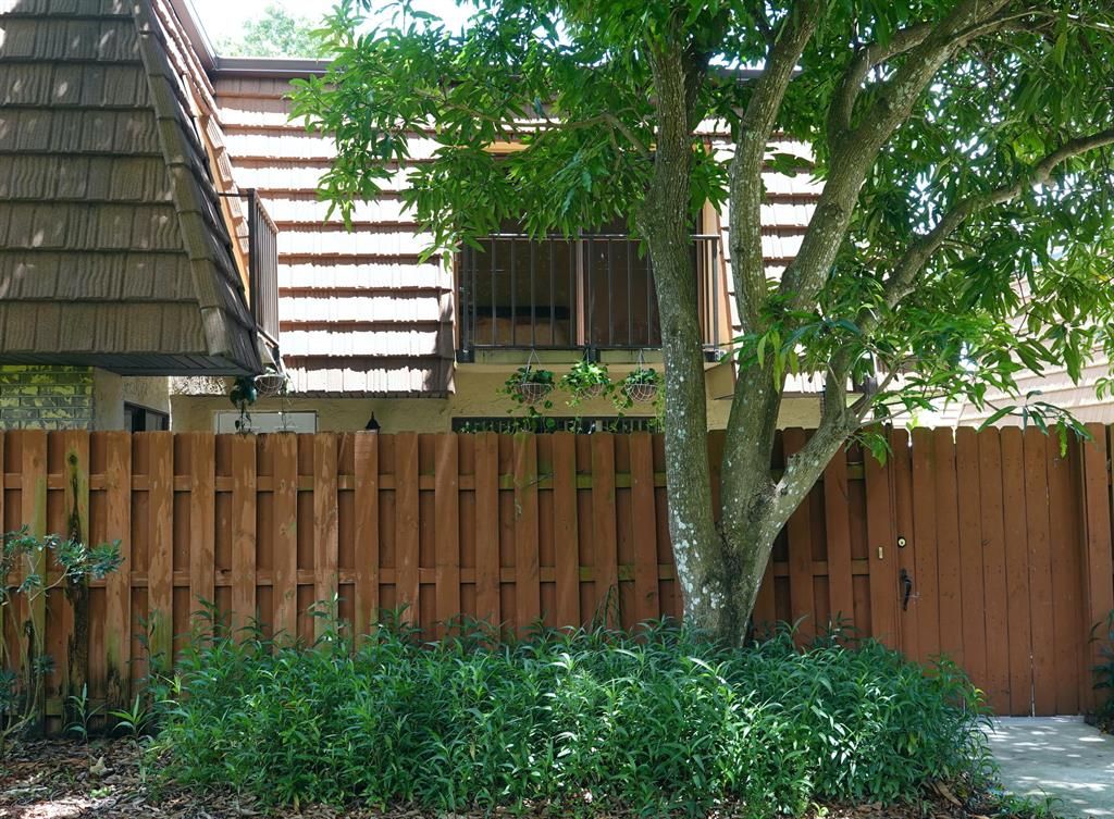 Photo of 1440 N Lawnwood Circle #22b, Fort Pierce, FL 34950 (MLS # R10737484)