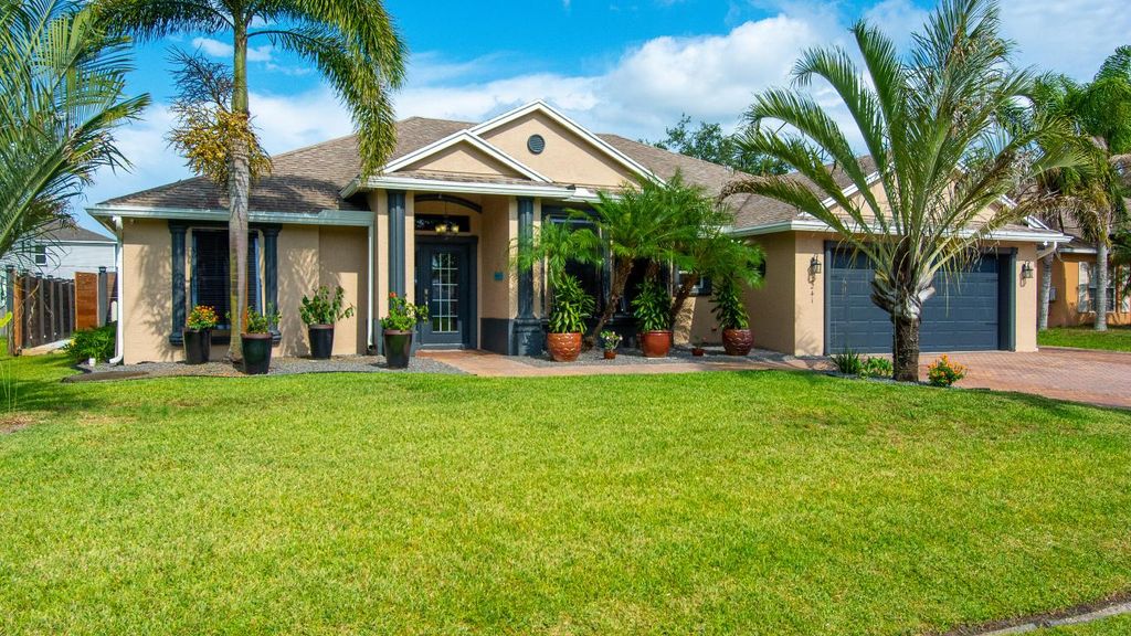 Photo of 2241 SW Nightingale Terrace, Port Saint Lucie, FL 34953 (MLS # R10956572)