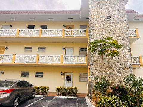 A home in Lauderdale Lakes