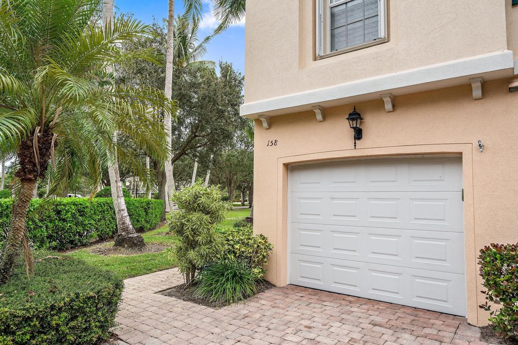 Photo of 158 Santa Barbara Way, Palm Beach Gardens, FL 33410 (MLS # R10979406)
