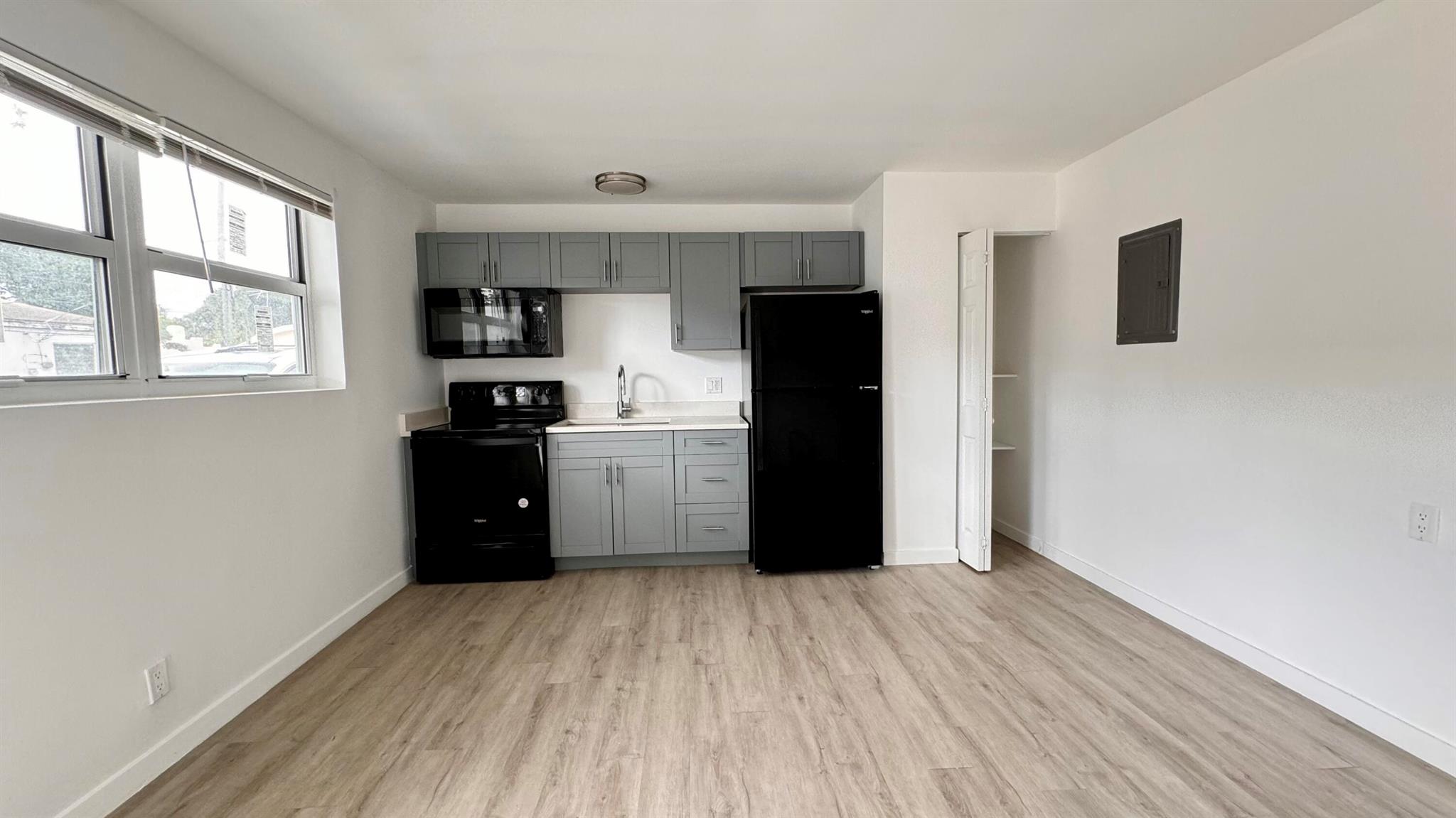 LAKE WORTH TOWN OF - Residential Lease