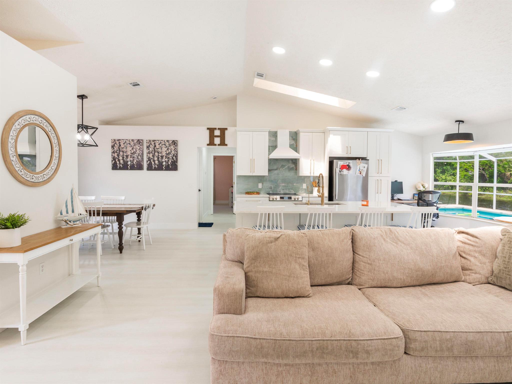 1123 SW Oak Hollow Court