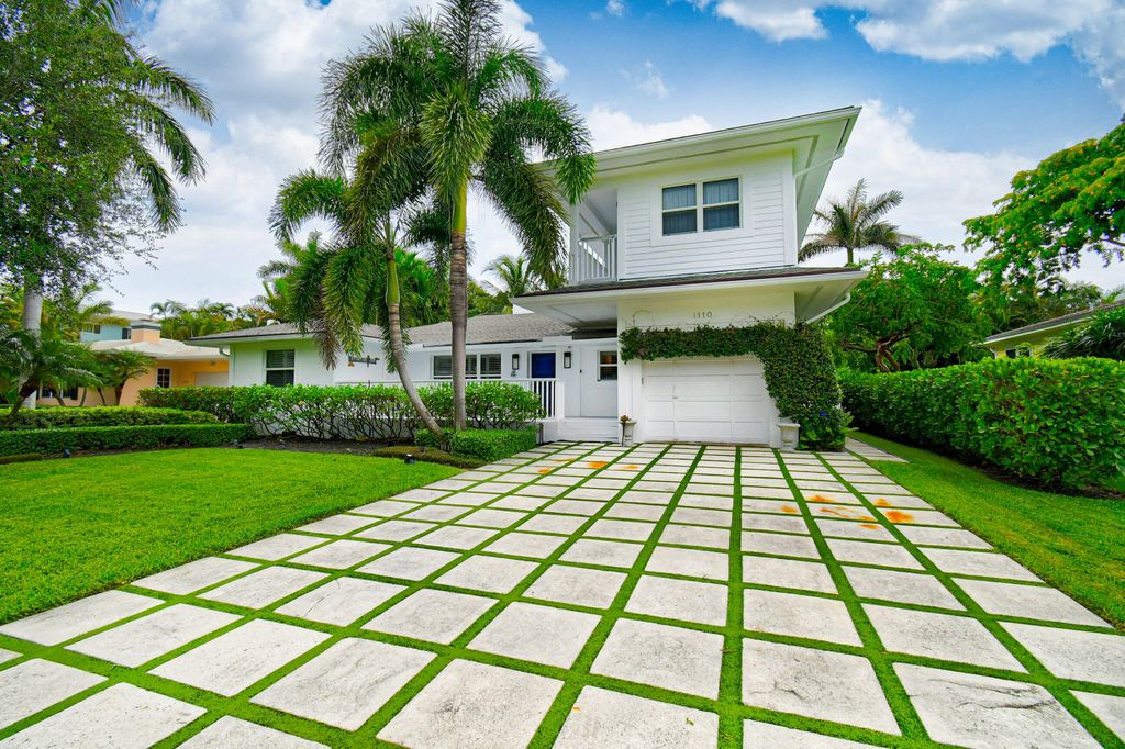 Photo of 1110 Seaspray Avenue, Delray Beach, FL 33483 (MLS # R11007888)