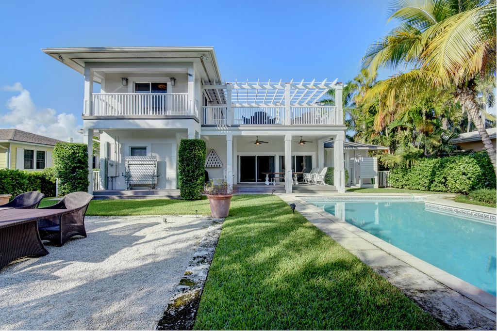 Photo of 1110 Seaspray Avenue, Delray Beach, FL 33483 (MLS # R11007888)