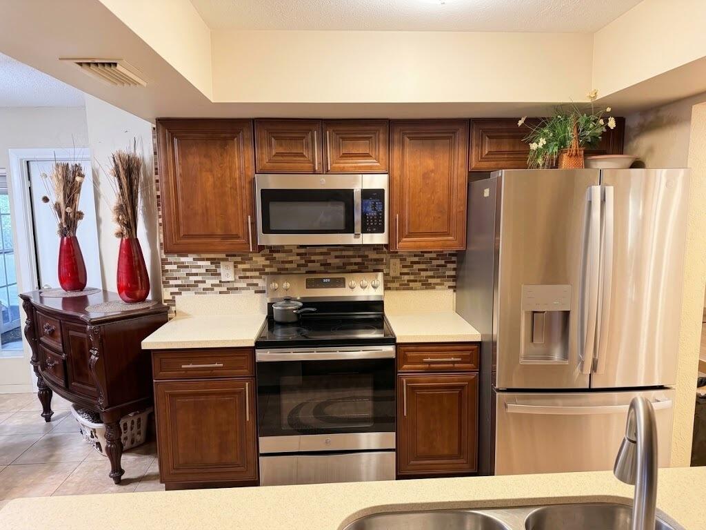 820 SW 49th Terrace
