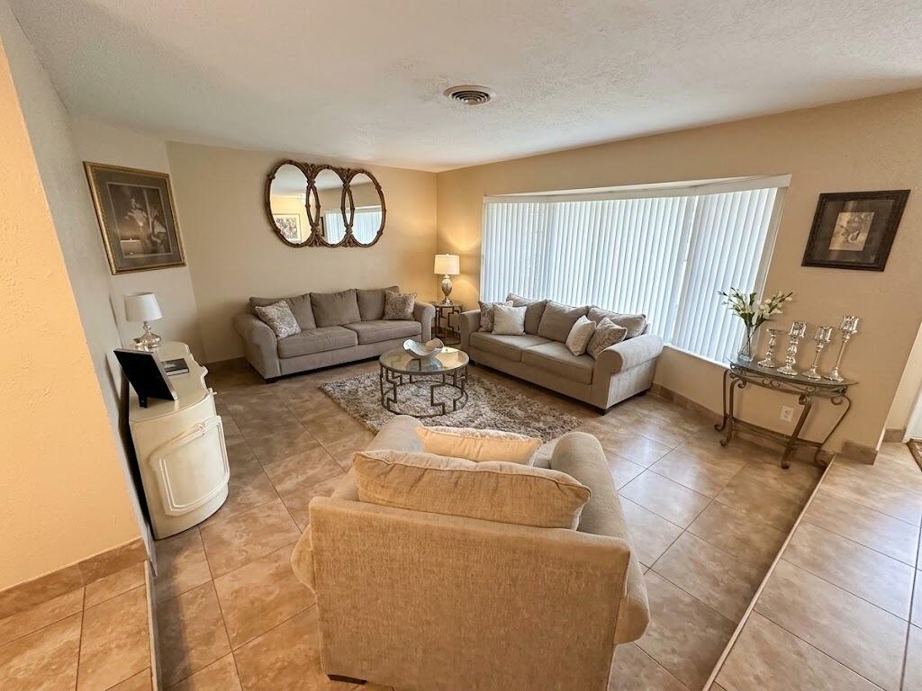 820 SW 49th Terrace